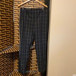 Never been worn RYAN fit Banana Republic pants.